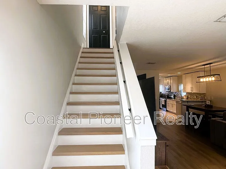 1934 W Spruce St — Photo 14