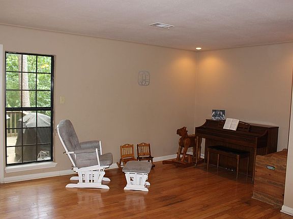 5th image of 217 Ouita Cir