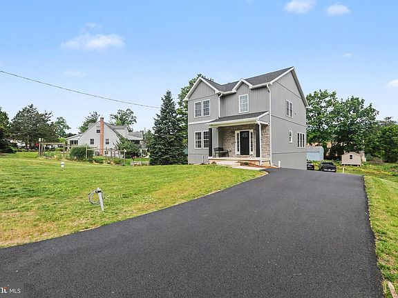 5th image of 12 Oak Ln