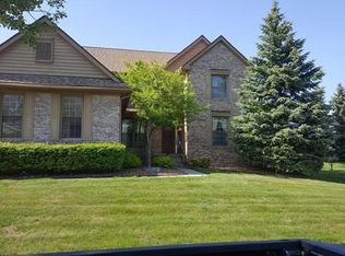 40592 Paisley Cir, Novi, MI 48377