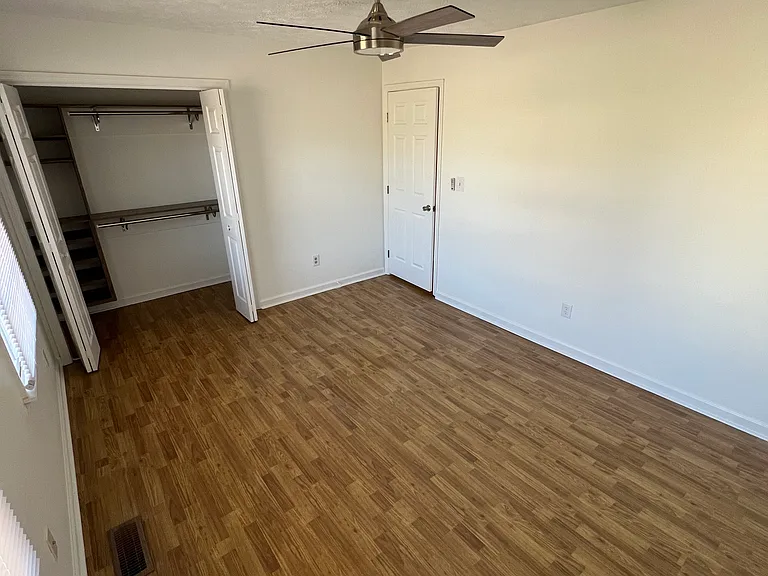429 Westwood Dr #14 — Photo 16