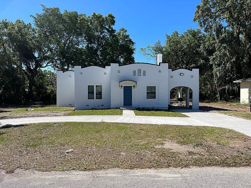 1st image of 230 Avenue K NE