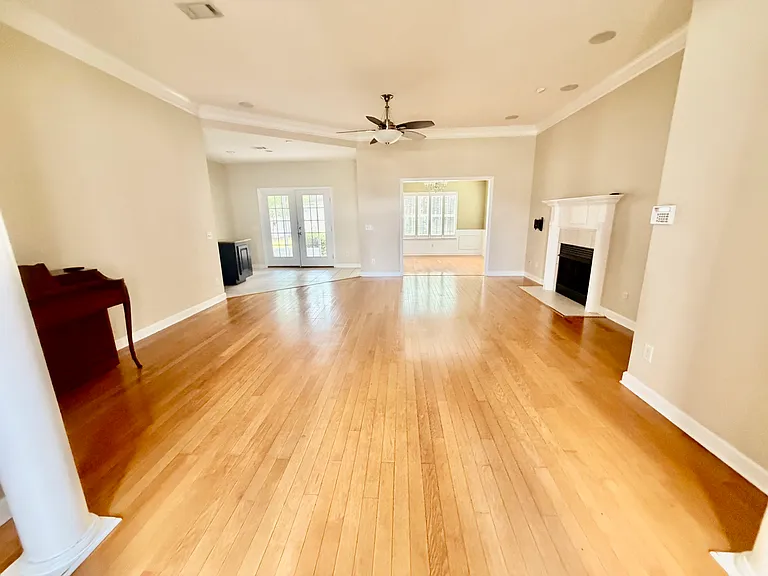 235 Wellington Pl — Photo 3