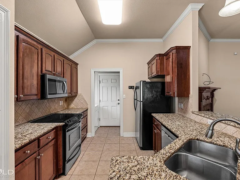 126 Satinwood Cir — Photo 8