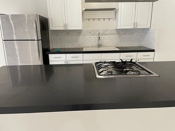 3rd image of 900 N Orange Grove Ave #8