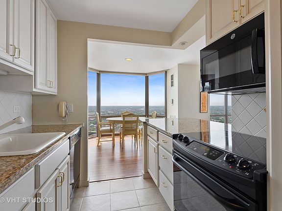 4th image of 2650 N Lakeview Ave APT 3901