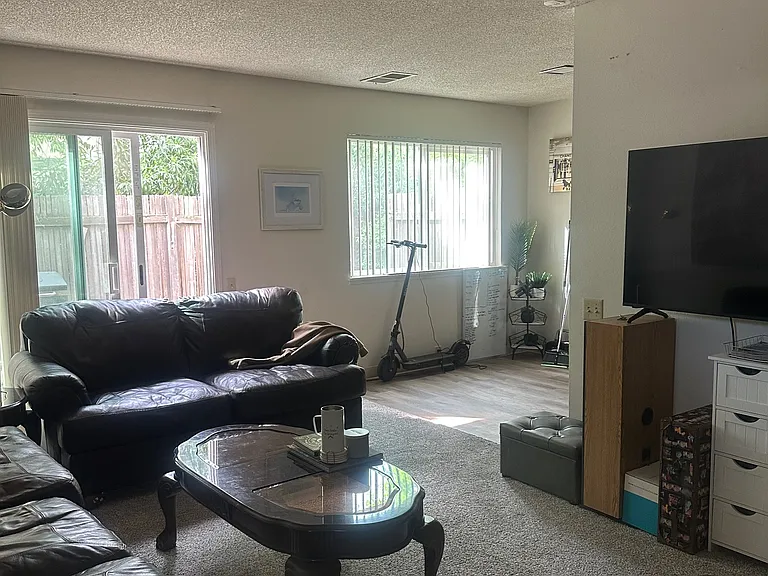 1341 Drake Dr #D — Photo 2