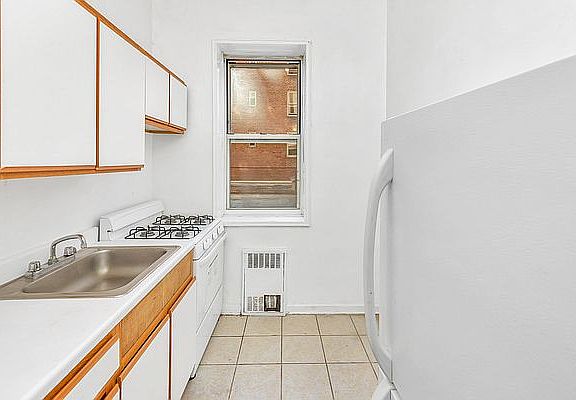 4th image of 67-30 Clyde St #1F