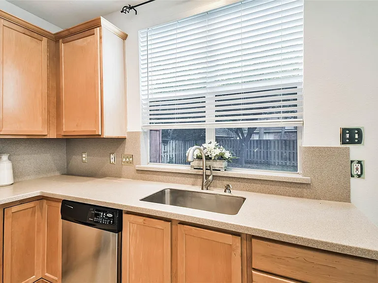 2 Willow Point Pl — Photo 16