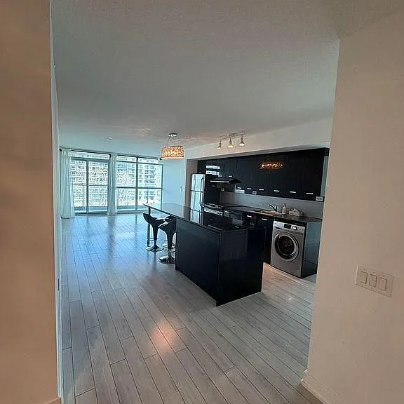 33 Singer Ct #611 — Photo 7