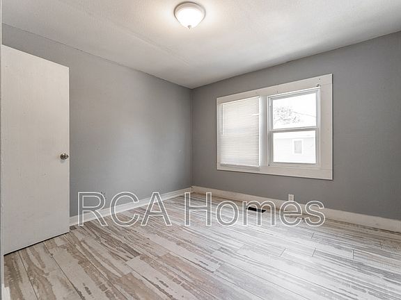 4th image of 140 Villa Ave