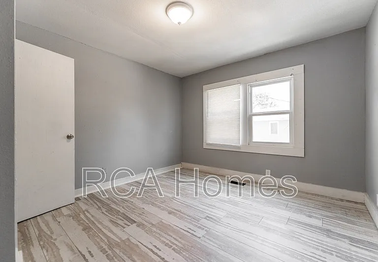 140 Villa Ave — Photo 4