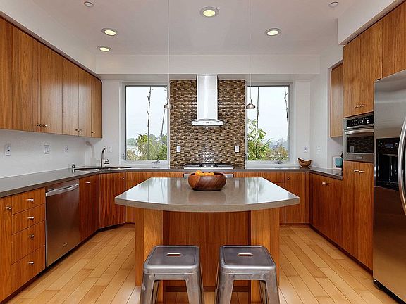 4th image of 3984 Dove St