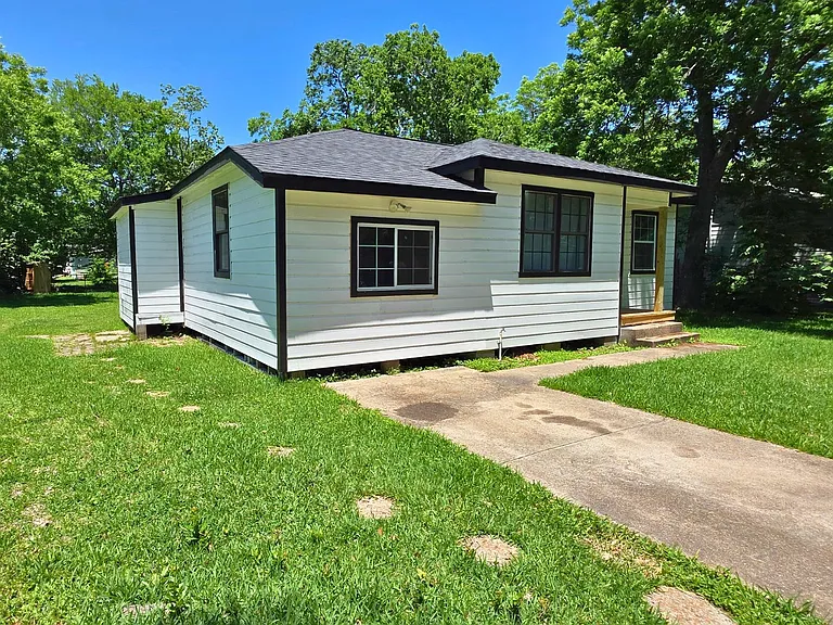 502 Azalea Dr — Photo 3