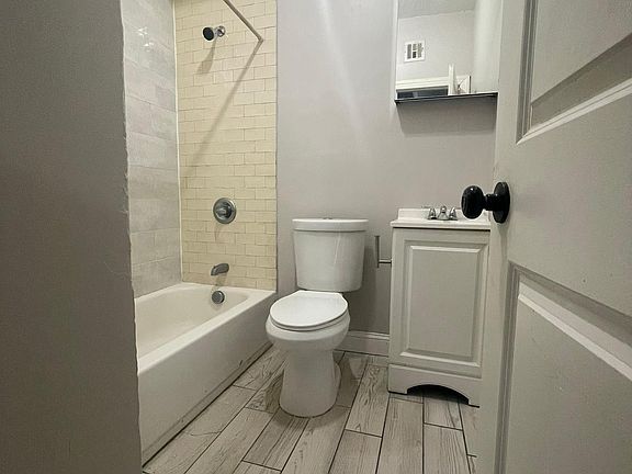 5th image of 122 Virginia Ave APT 2R
