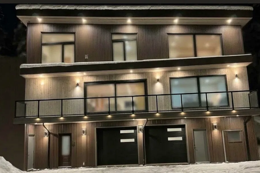 Raven Ln, Whistler — Photo 1