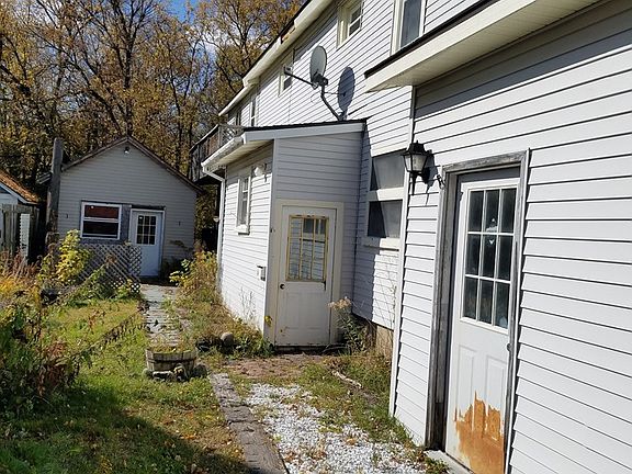 3rd image of 77 Colden Ave