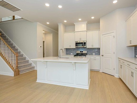 The Flourish - Kitchen