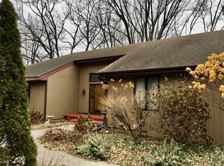 2818 Walkup Rd, Crystal Lake, IL 60012