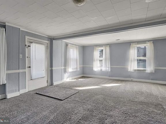 3rd image of 105 Hill St
