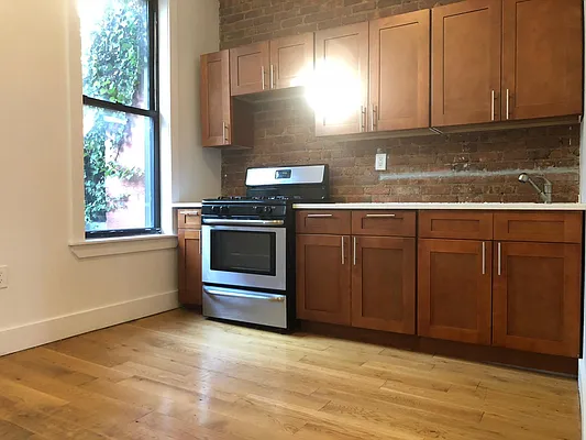 Rented by Premier Metro Realty Corp | media 14