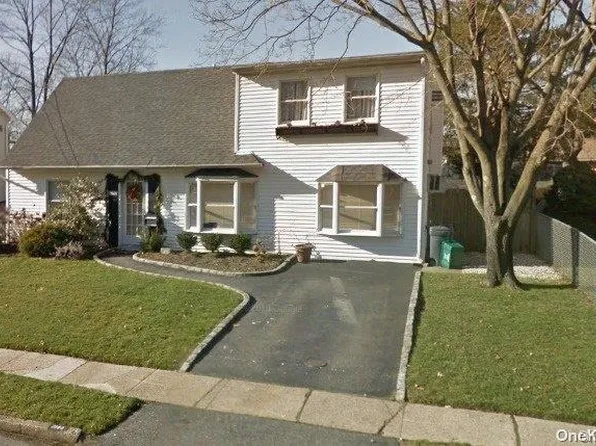 2144 Parkside Drive, Seaford, NY 11783