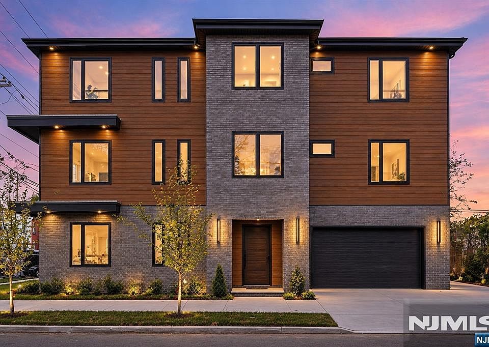 1st image of 97 W 9th Avenue