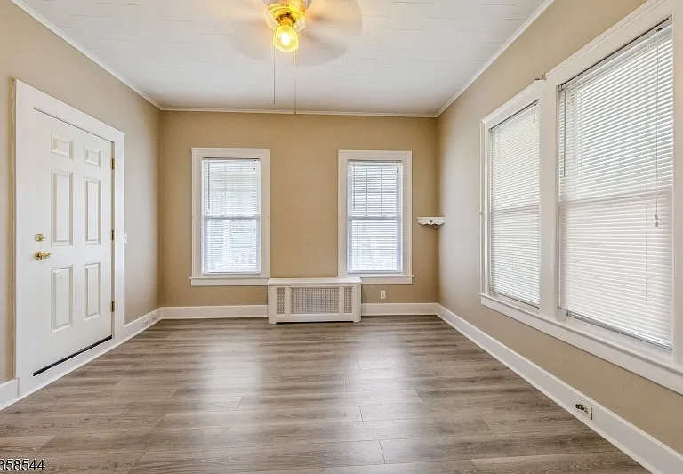 35 Montrose Ave — Photo 3