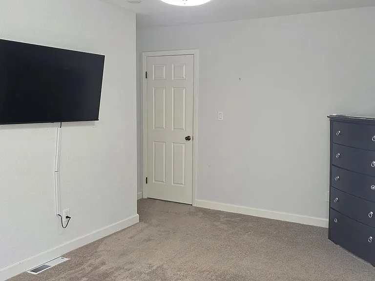 Master Bedroom has Smart TV