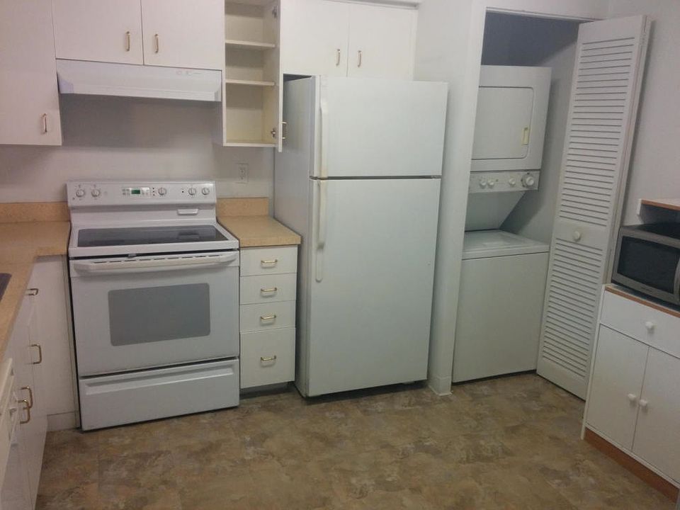 2nd image of 15104 Glenmoor Dr