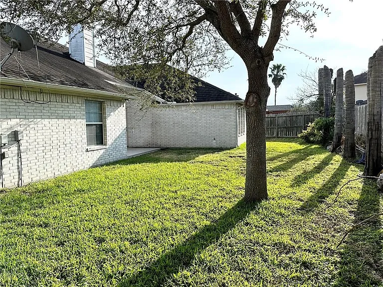 7613 Bayonne Dr — Photo 14