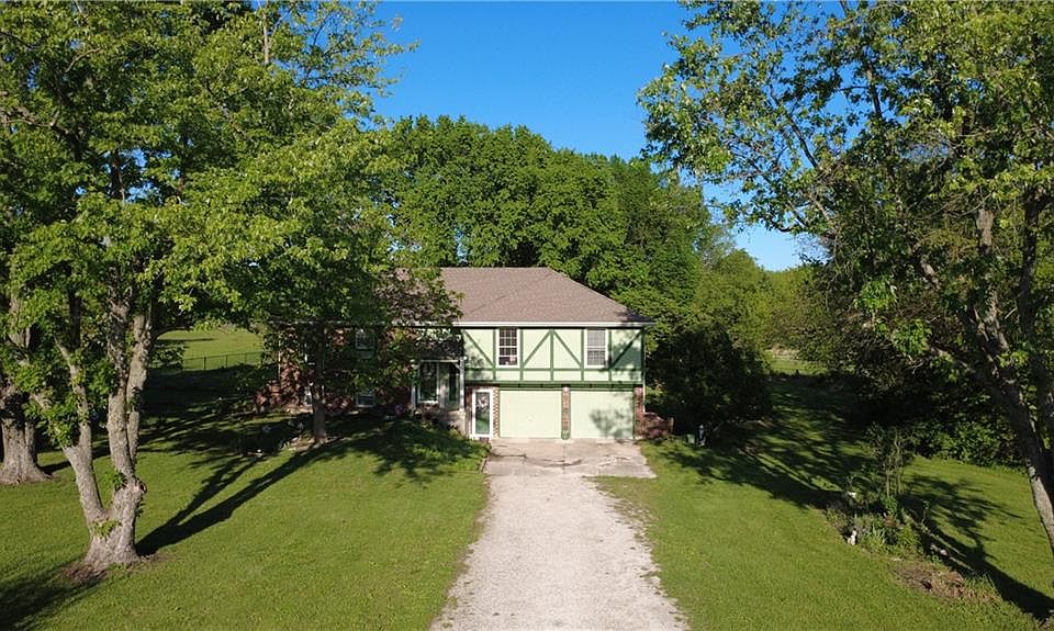 1st image of 811 Barron Rd