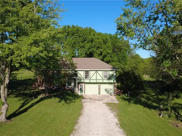 811 Barron Rd, Raymore, MO 64083