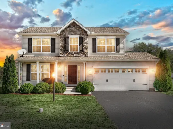 230 W Crest View Ln, Gettysburg, PA 17325