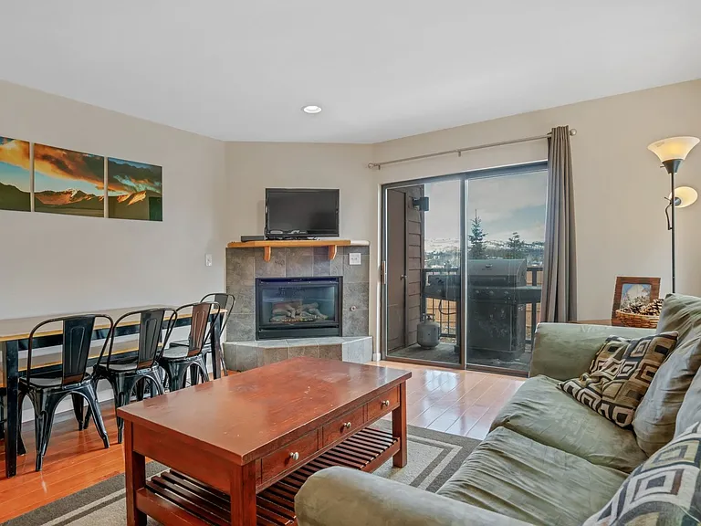 410D Bayview Dr — Photo 2