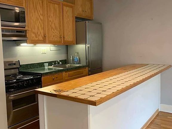 2nd image of 606 Carlton Ave #4