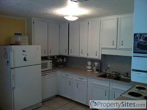 5th image of 2208 Yosemite Dr