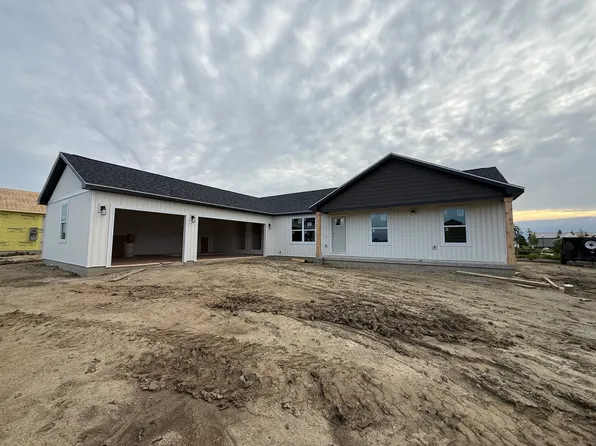 407 Jerin Dr, Fisher, IL 61843