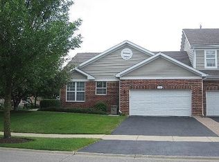 101 Chestnut Hills Cir, Burr Ridge, IL 60527