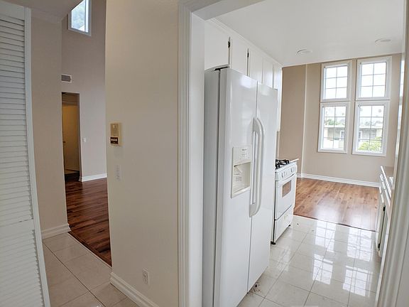 2nd image of 1315 S Carmelina Ave APT 201