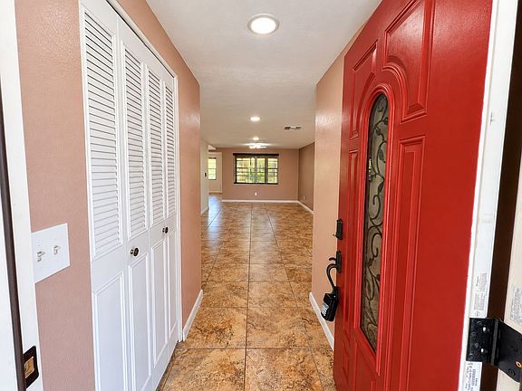 5th image of 7225 Isle Dr