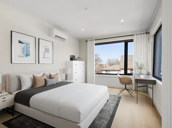 4525 Bergenwood Avenue image 3 of 8