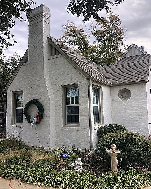 Showing off new roof, paint.
