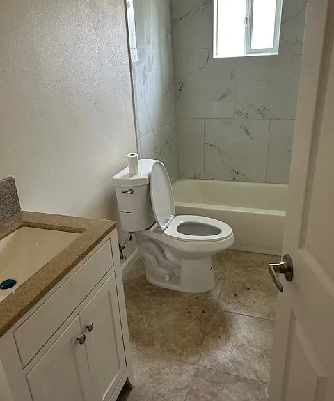 16405 Valencia Ave #200 — Photo 2