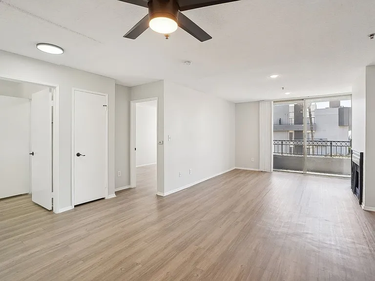 310 Virgil — Photo 29