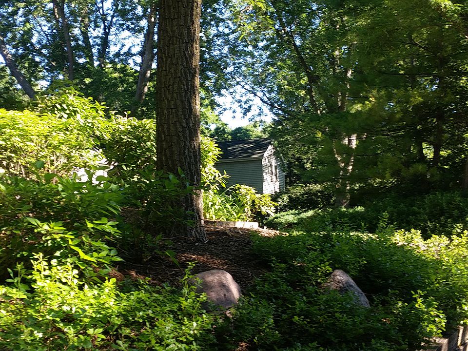 2nd image of 646 E Hillside Ave