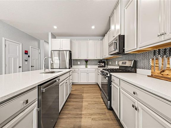 5th image of 1621 Songbird Ln