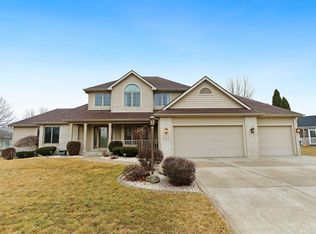 1929 Calais Rd, Fort Wayne, IN 46814