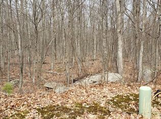 137 Wedgewood Dr, Hawley, PA 18428