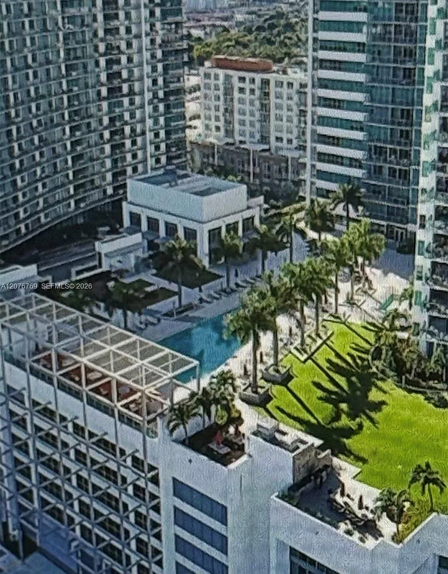 Four Midtown Miami Condo — Photo 4